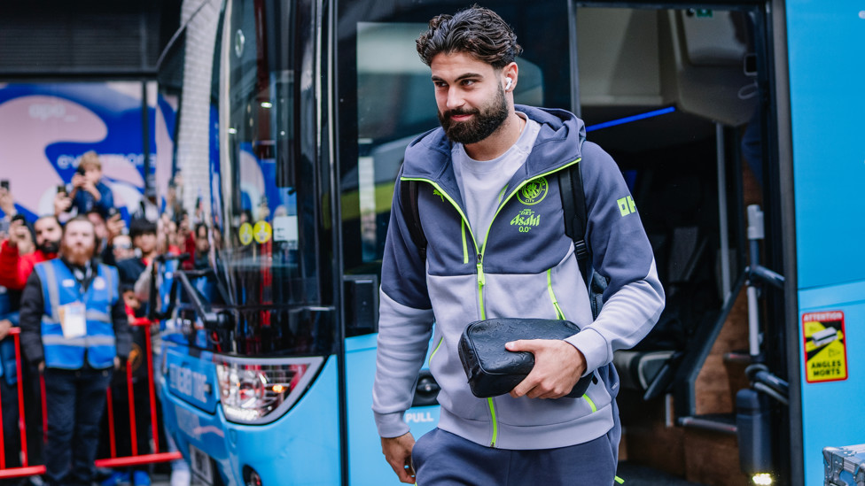GVARDIOL GRIN : Josko steps off the team bus.