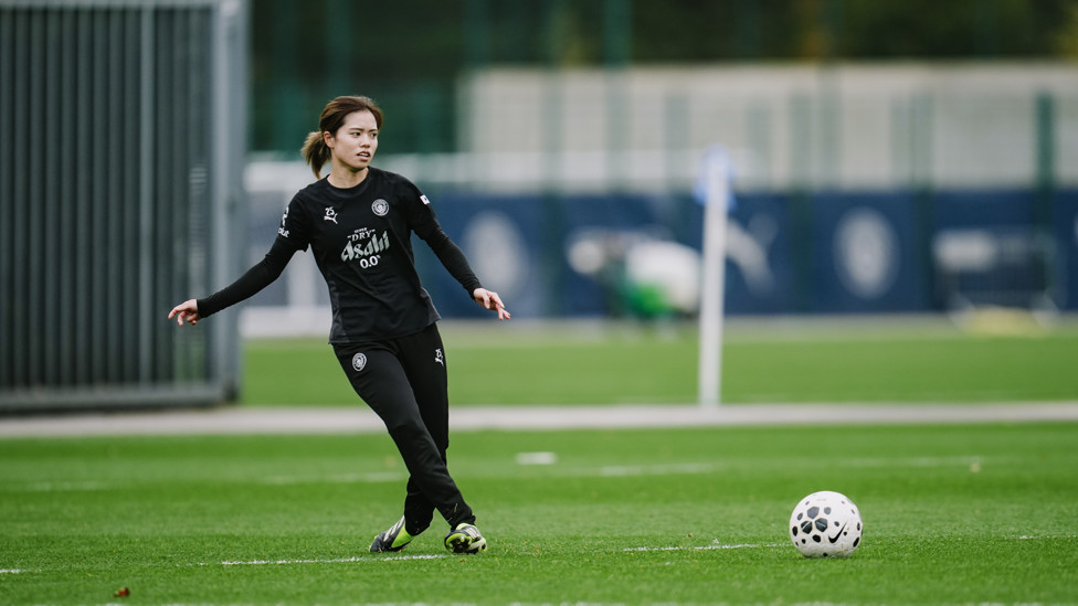 PASS MASTER  : Yui Hasegawa sprays the ball.