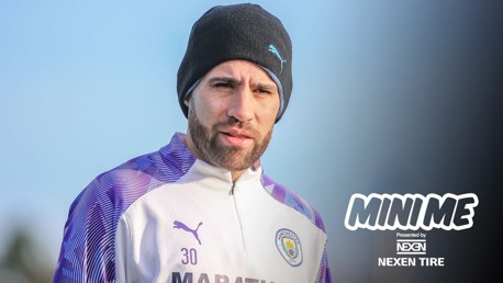 Mini me: Nicolas Otamendi