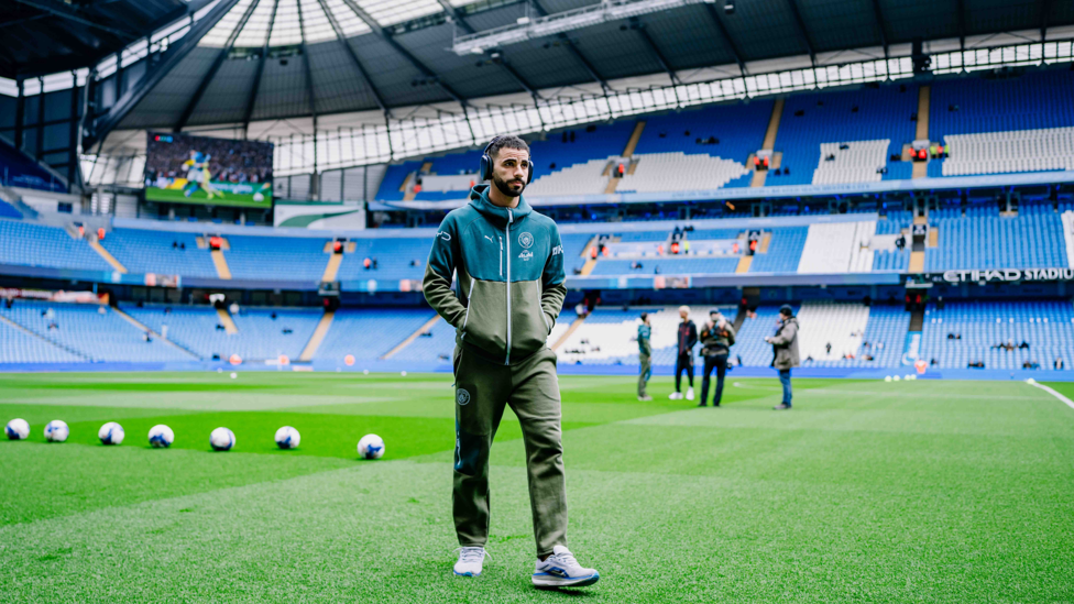 READY RAYAN : Ait-Nouri takes in his surroundings upon arrival.