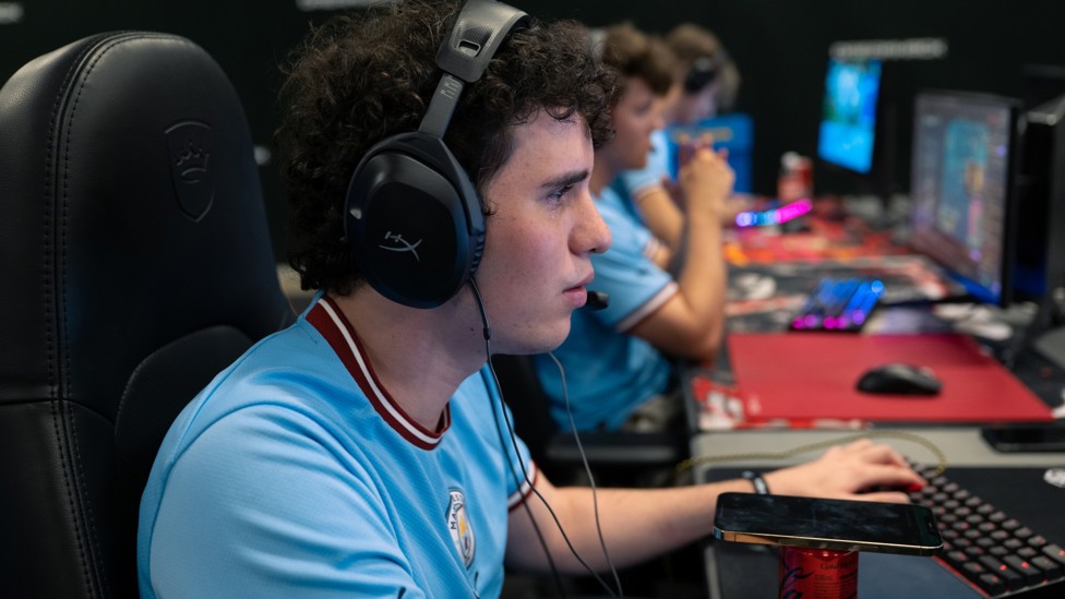 LOCKED IN : Threats competing at Dreamhack Sweden. 