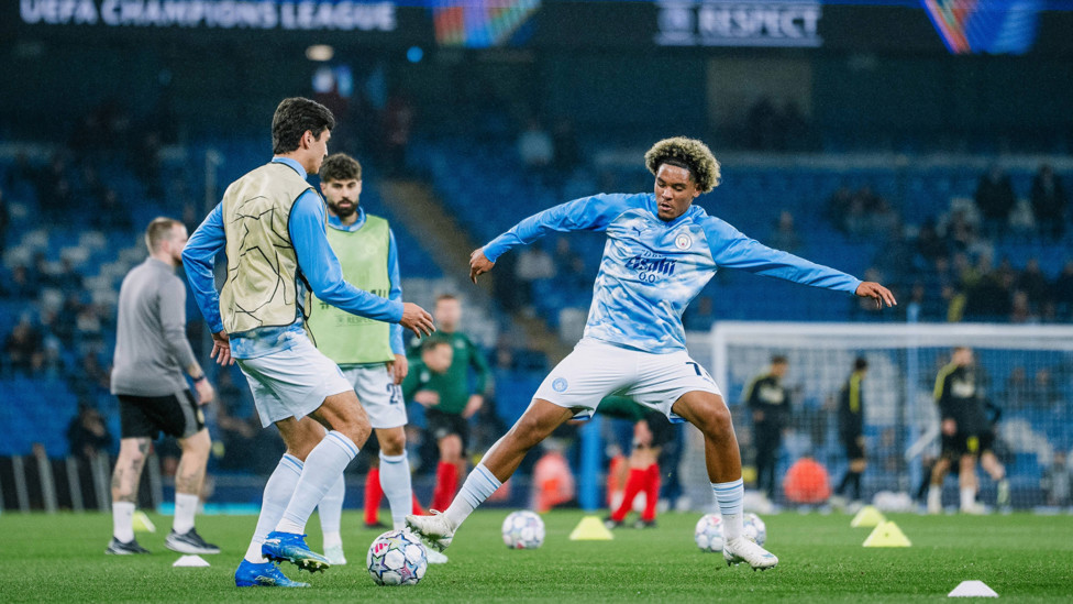 BALL WORK : Final touches before the game.