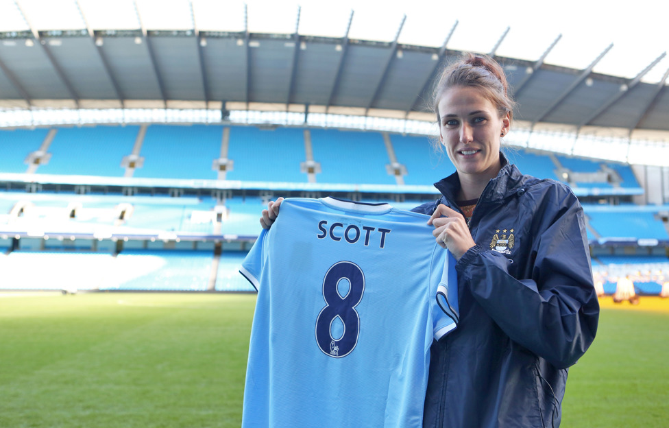 CAMISA 8 : Primeira contratação do Manchester City Women em novembro de 2013!
