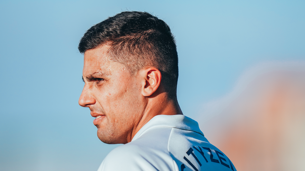 ATENTO: Rodri de visual novo. 