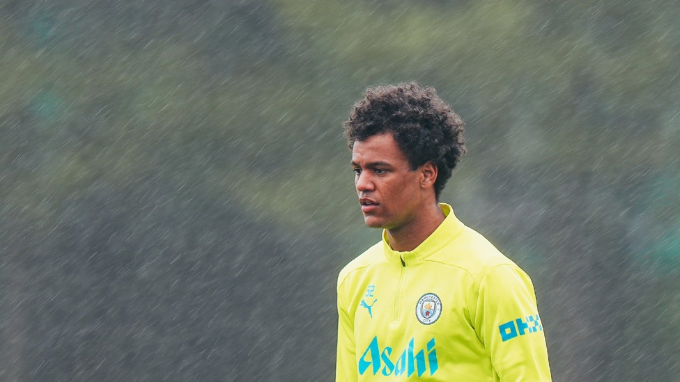 EARTH, WING AND RAIN  : Oscar Bobb battles the elements. 