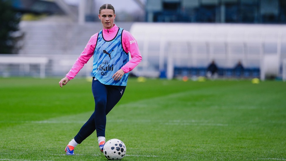 LOOKING FOR THE PASS: Kerstin Casparij in possession