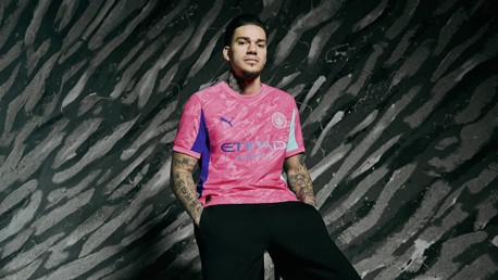El City y PUMA presentan la equipación de portero para la temporada 2025/26