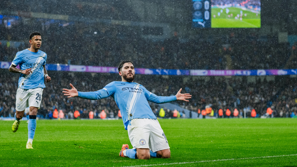 KNEE SLIDE : Cherki enjoyed that!