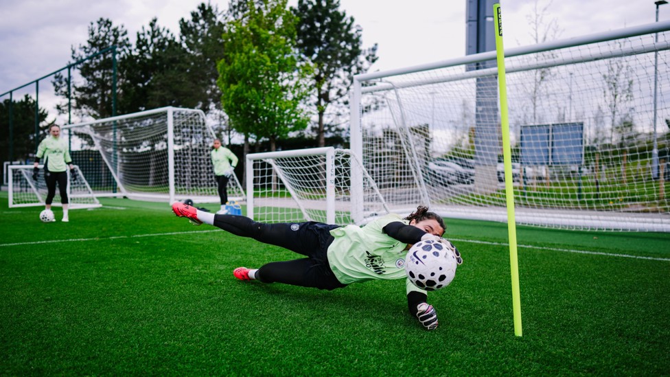 GET LOW : Eartha Cumings with a brilliant diving save!