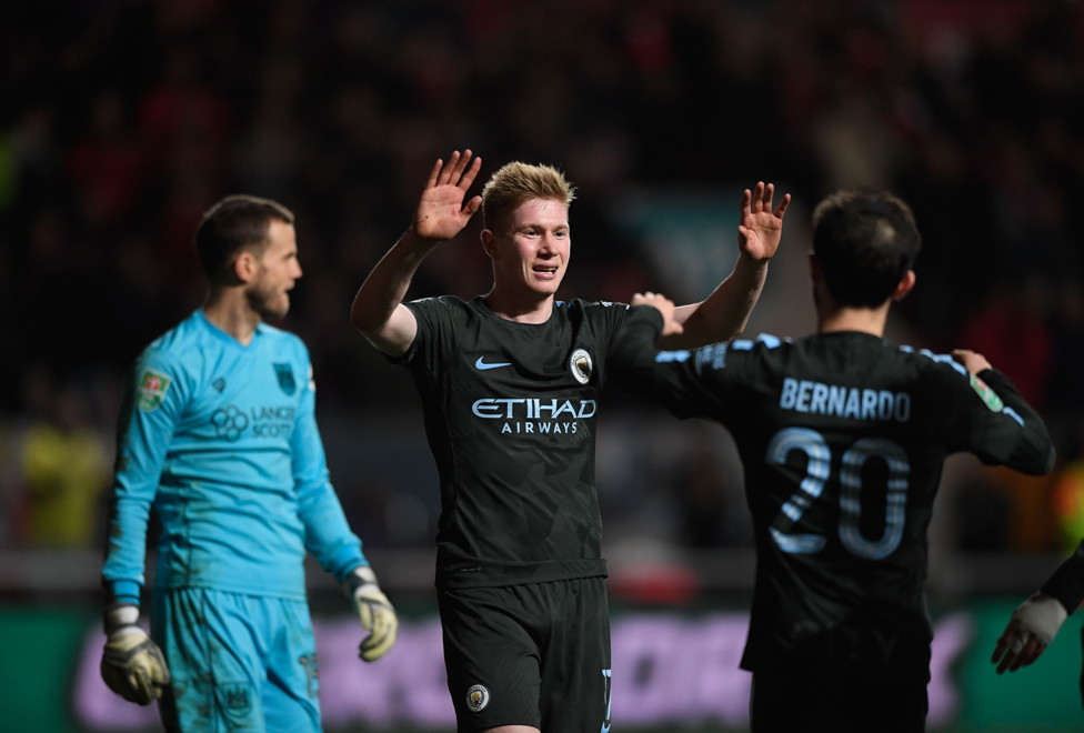 VITÓRIA APERTADA  : Em janeiro de 2018, vencemos o Bristol por 3 a 2 em Ashton Gate na semifinal da Copa da Liga. De Bruyne fechou o placar.