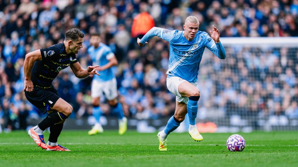 HUNGRY HAALAND : Hunting a goal.