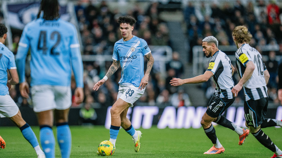 NEAT NICO : Composed on the ball.