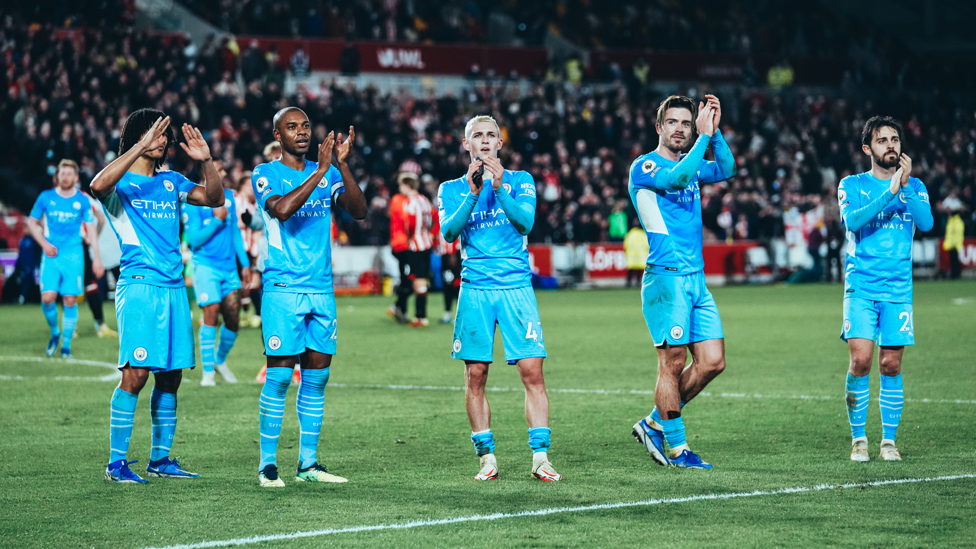 FITTING FINALE : Players celebrate a 1-0 win at Brentford, which extended our English top flight record to 36 wins in a calendar year and 19 on the road, 29th December 2021.