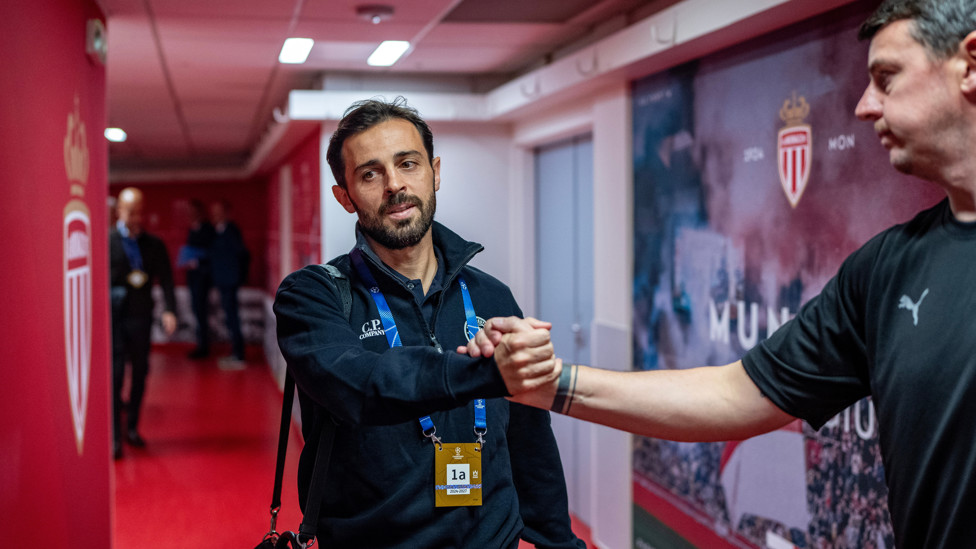 SKIPPER SILVA : The captain arrives.