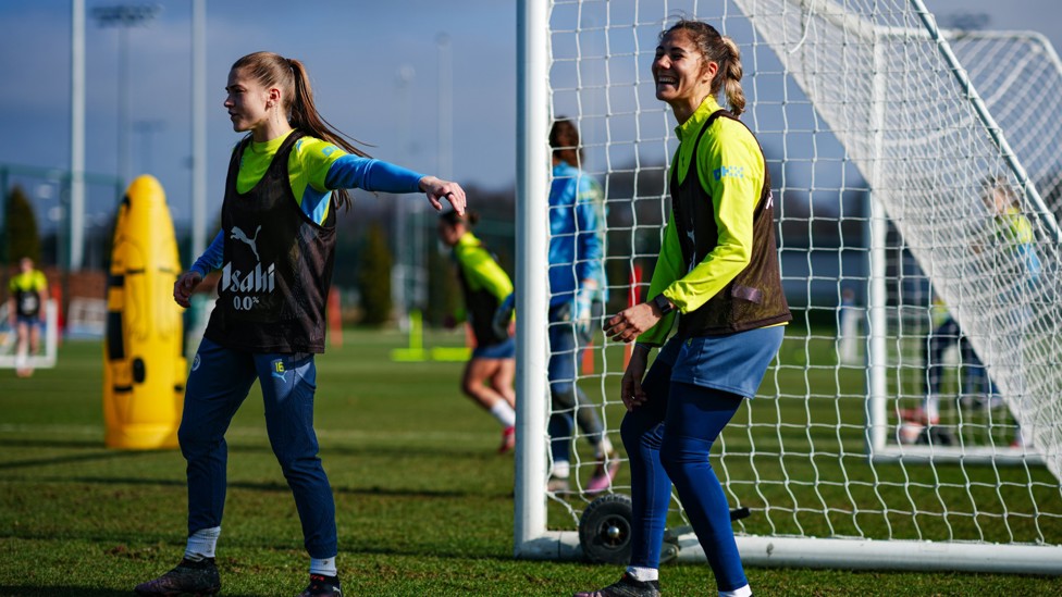 FOOTBALL FRIENDS  : Park and Aleixandri closely marking. 