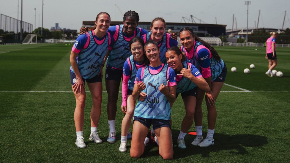 STRIKE A POSE : The winning team! 