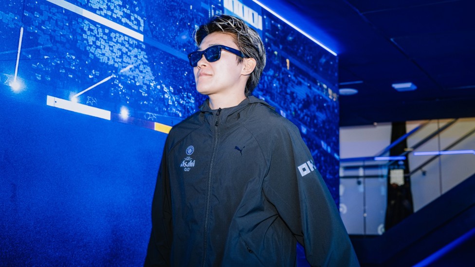 SHADES : Ayaka Yamashita arrives at the Etihad in style.