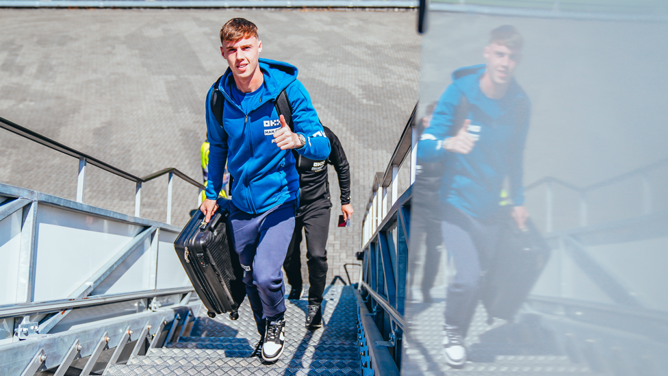 Cole Palmer in the house... or the plane!