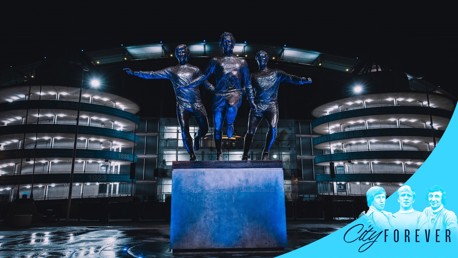 La estatua de Colin Bell, Francis Lee y Mike Summerbee