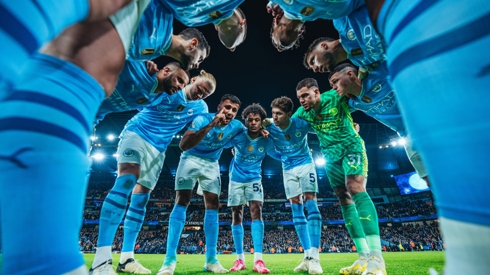 HUDDLE UP : Final rallying cry from Rodrigo.