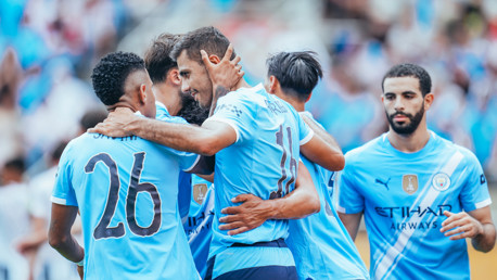 GROUP HUG: Squad goals!