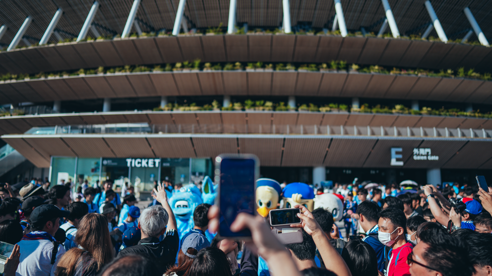 WARM WELCOME : Fans outside the Japan National Stadium