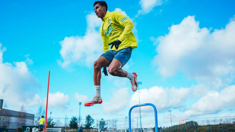 BOUNCING BRAZILIAN : Vitor Reis hard at work.