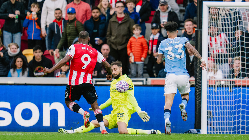 DONNARUMMA DENIES : A crucial save!