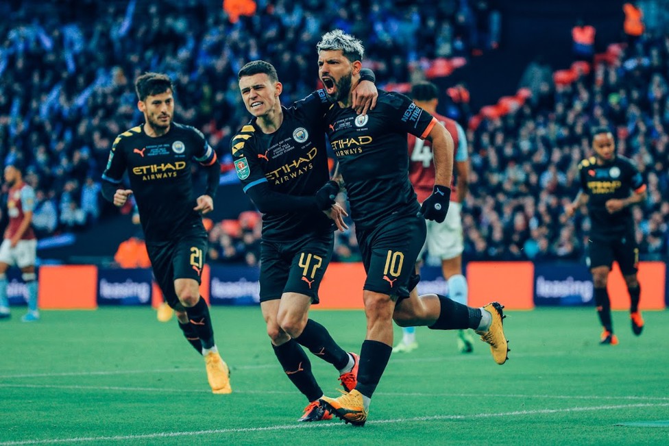 1 MARET : Hanya beberapa hari kemudian kami merebut juara Piala Liga ketiga beruntun setelah mengalahkan Aston Villa 2-1 di Wembley.