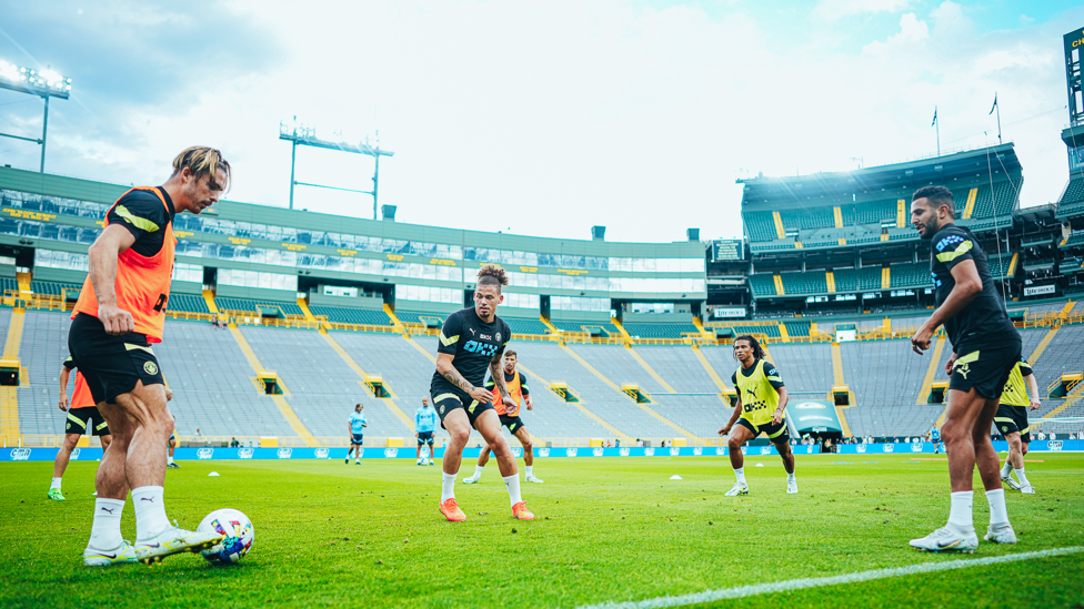LAMBEAU FIELD : The stage is set forSaturday's showdown!
