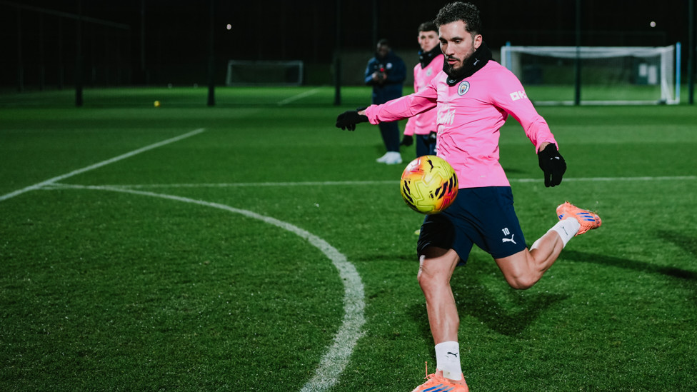 VOLLEY  : Rayan Cherki lines up a strike. 