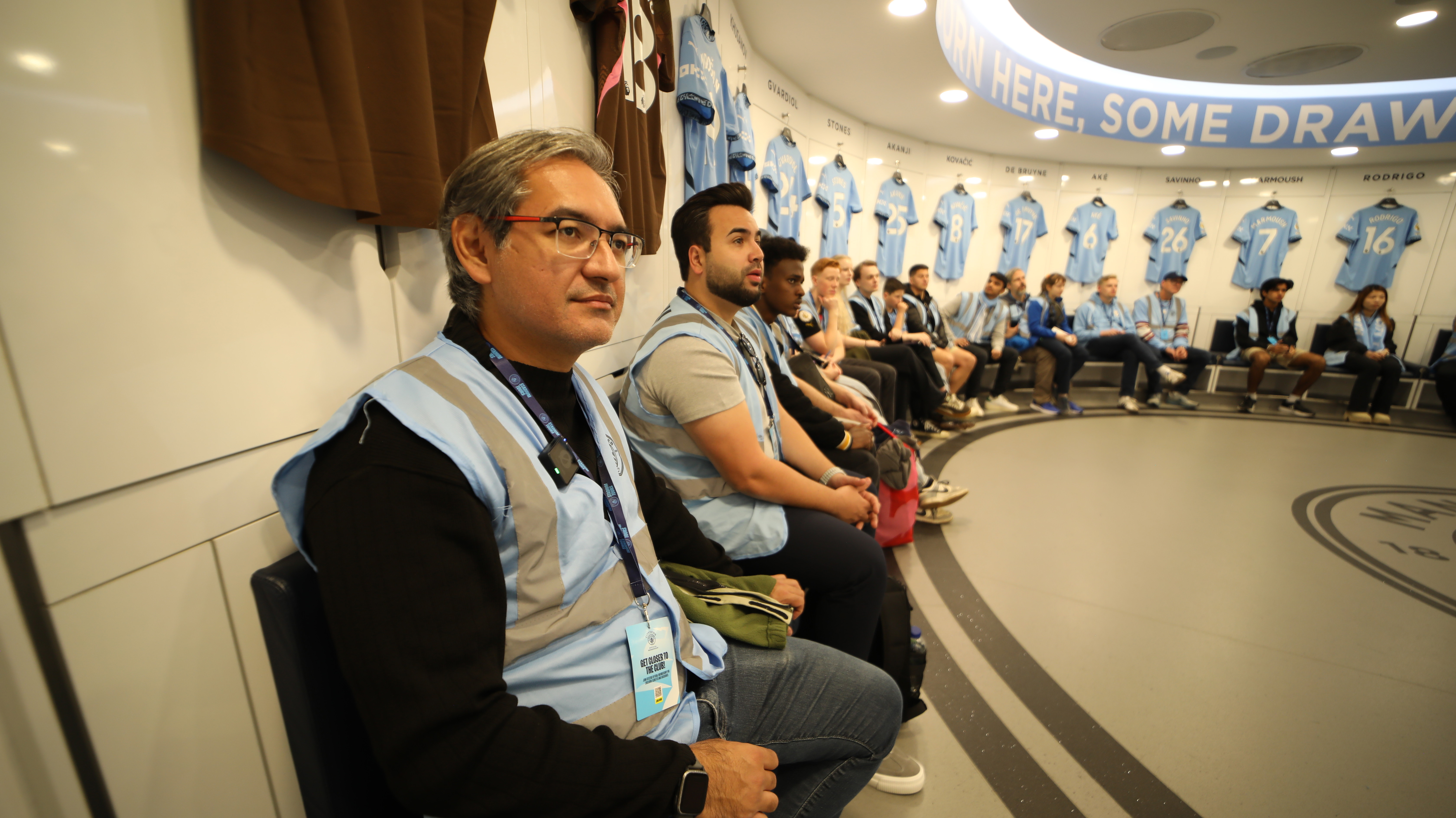Rodrigo Satoshi e Igor Marchezani no Etihad. 