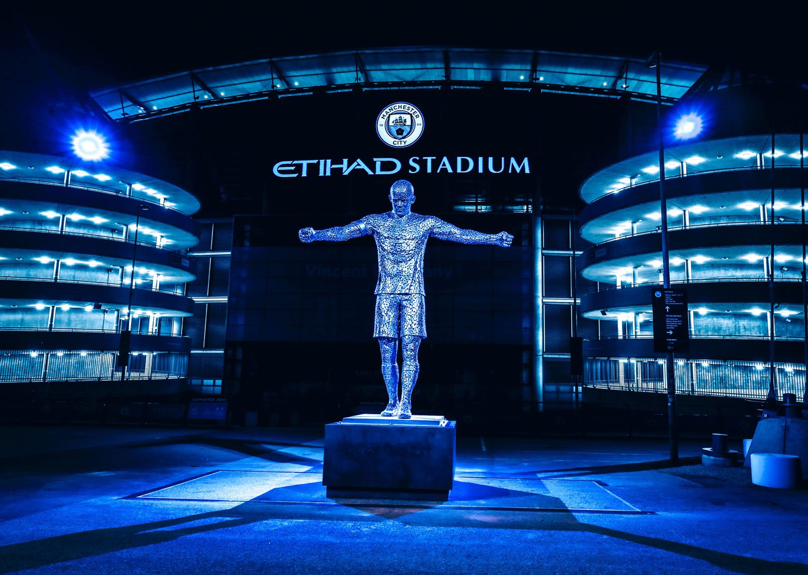 City unveil statues of Kompany and Silva to the world 