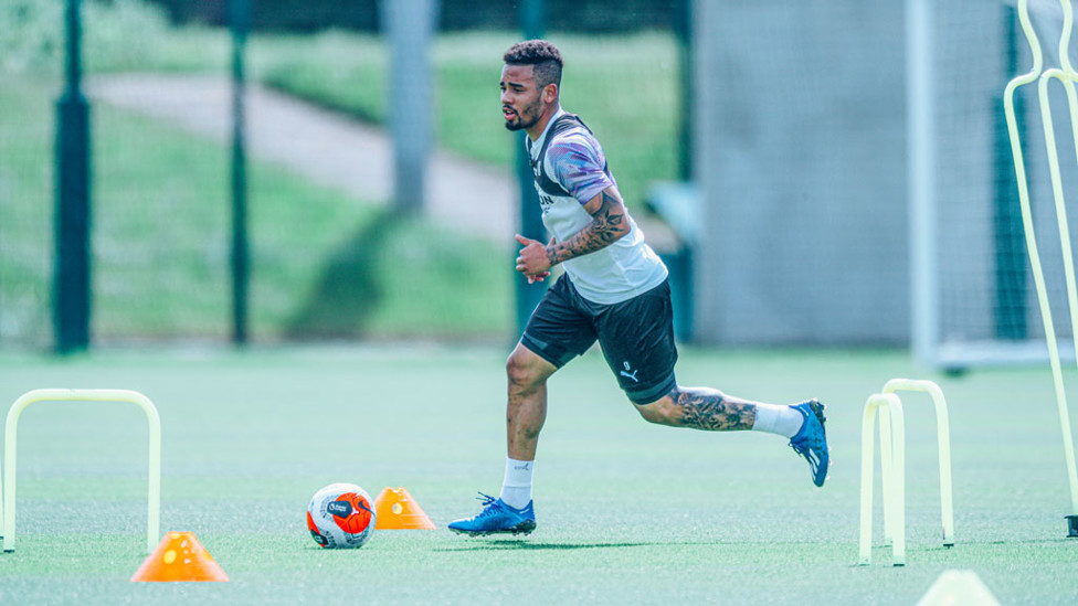 Gabby J - dengan potongan rambut baru! Nampak keren...