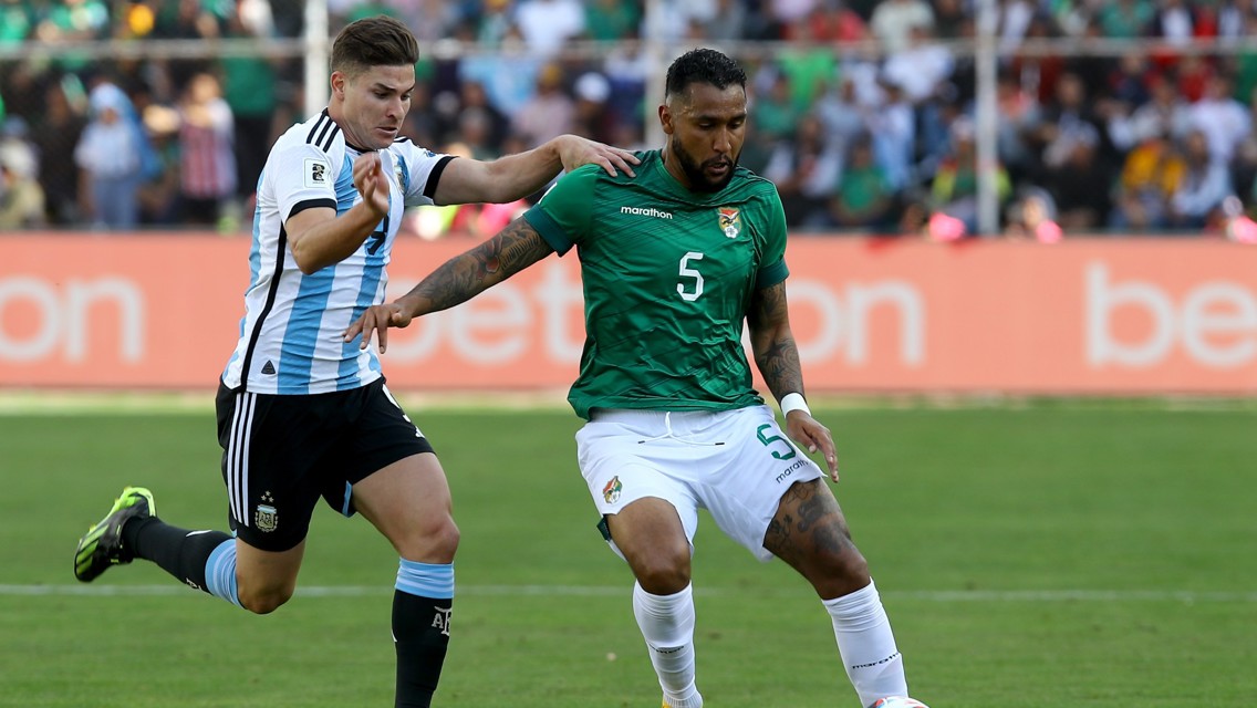 Álvarez brilla en la victoria de Argentina ante Bolivia