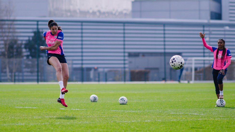 Take that : Leila Ouahabi with the strike