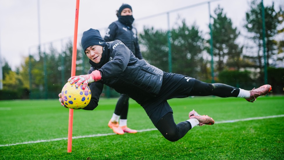 SAFE HANDS : Ayaka Yamashita with the save