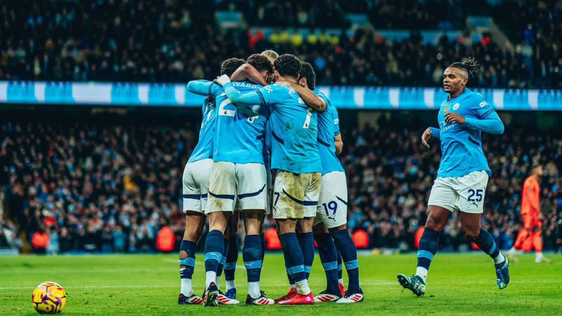 GROUP HUG: Squad goals!