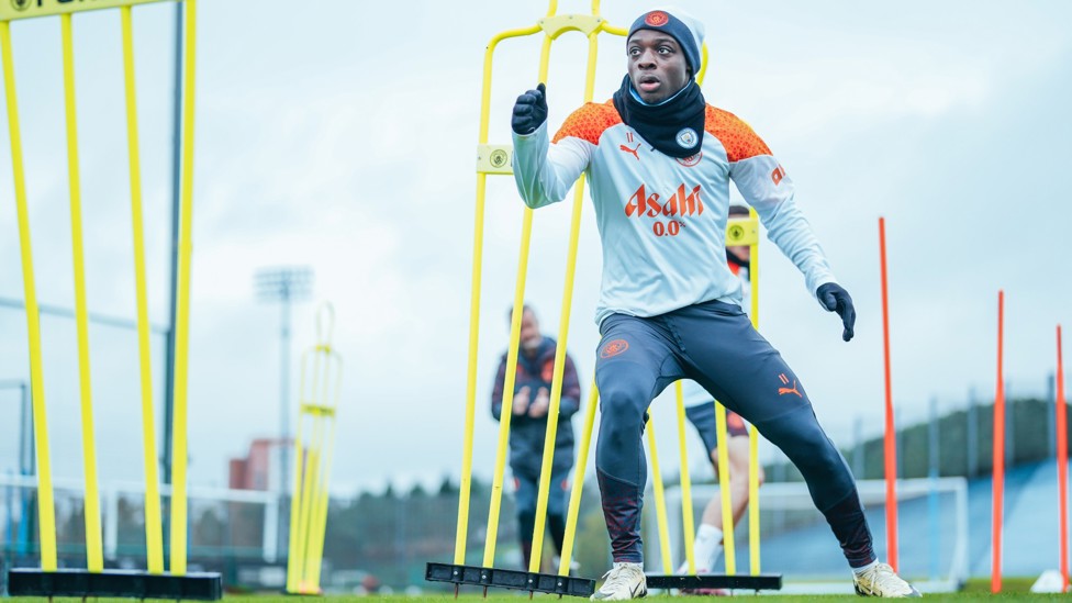 IN AND OUT : Jeremy Doku weaves around the obstacles