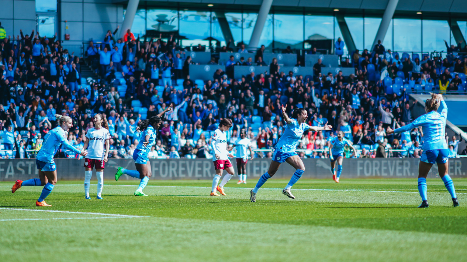 Vitória recorde no feminino coloca o City de volta à liderança da WSL inglesa