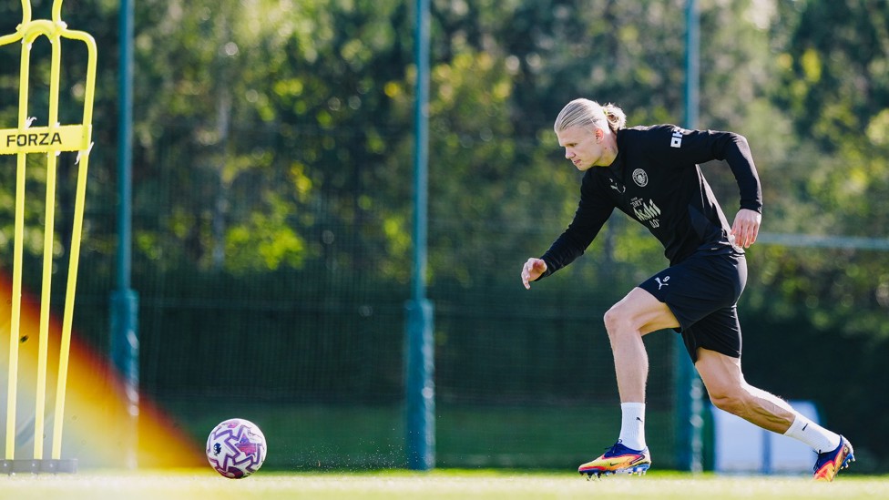 TRUE COLOURS : Erling on the charge