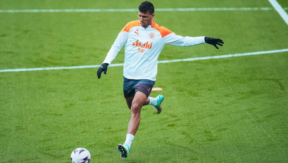 Rodrigo takes aim...