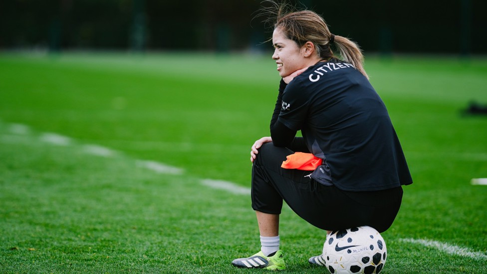 ON THE BALL : Yui Hasegawa takes 'sitting midfielder' literally