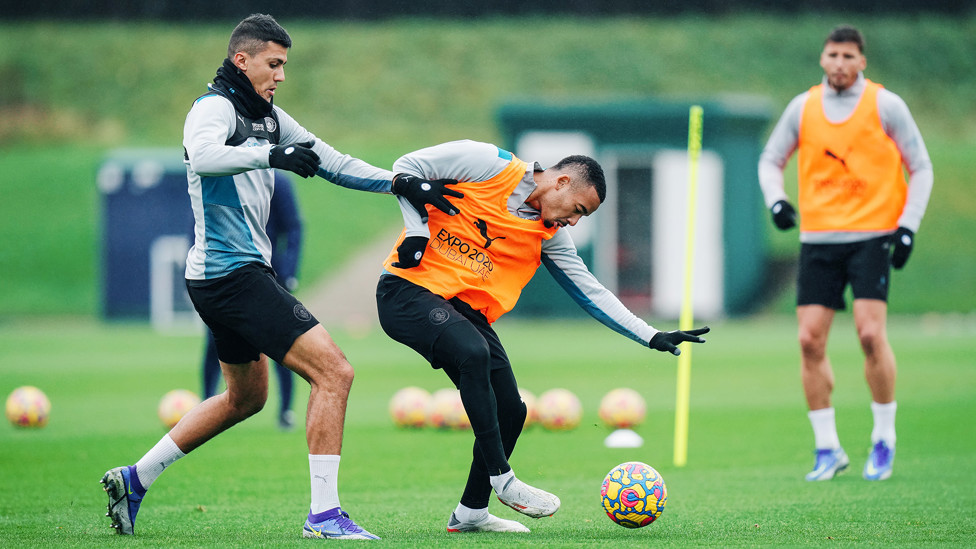 RODRIGO WRESTLE : Our Spanish midfielder tries to win the ball off Gabriel Jesus