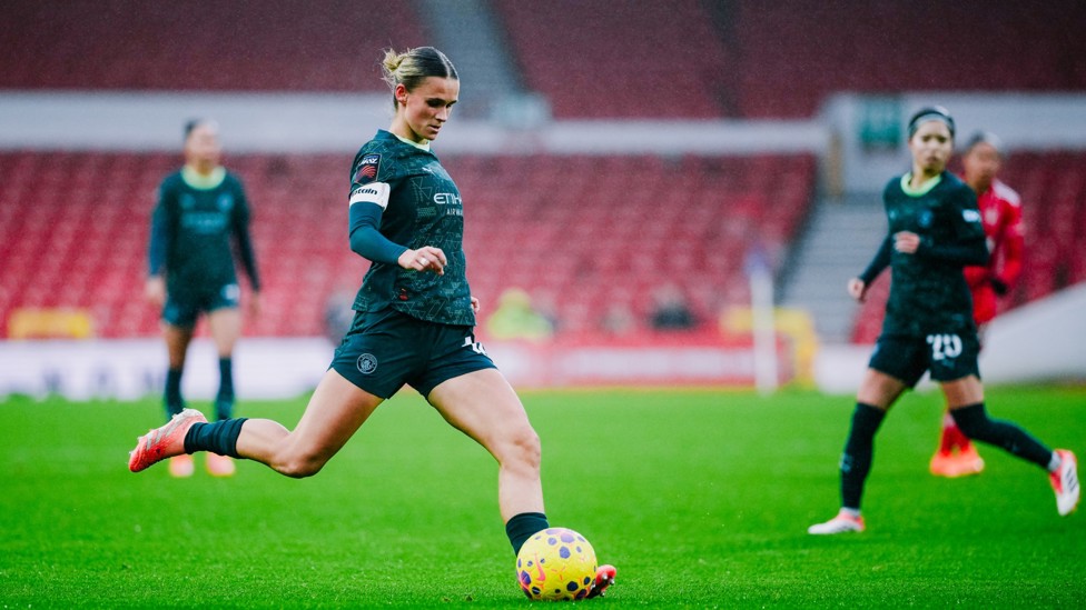 FLYING FULLBACK  : Captain Casparij on the ball. 