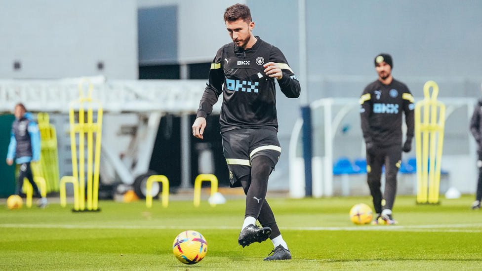 PASS AND MOVE  : Aymeric Laporte in control - as usual!