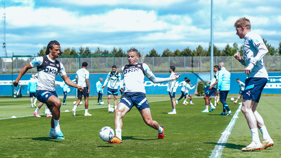 FULLY FOCUSED : Nathan Ake, Kalvin Phillips and Kevin De Bruyne putting in a shift. 