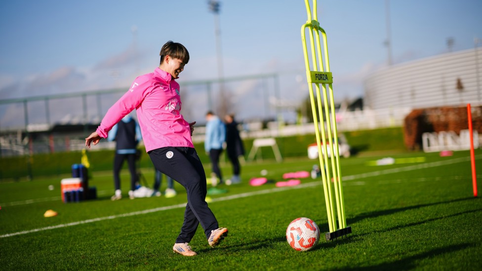 PASS PASS PASS : Aoba Fujino finds a team-mate