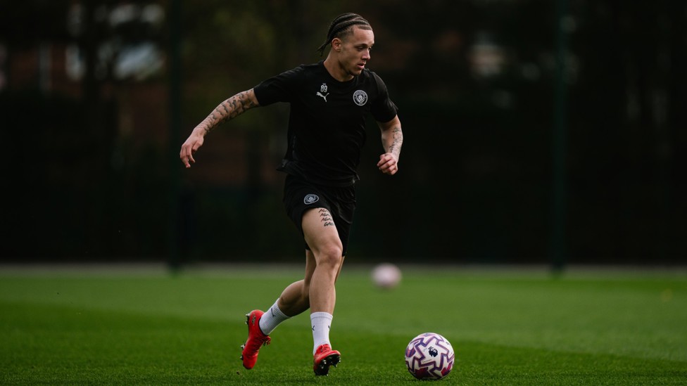 HIYA, HENDO! : Matty Henderson-Hall looks to play a pass.