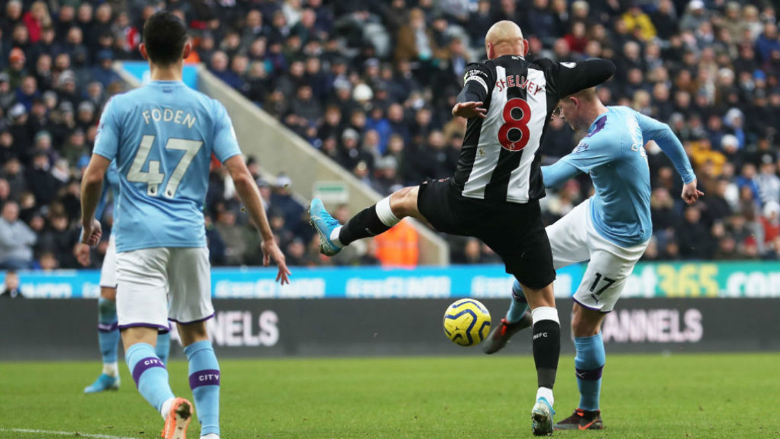 IN OFF THE BAR: De Bruyne produced a world-class strike to put City back ahead